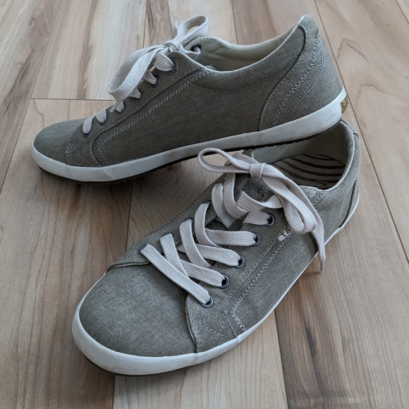 TAOS Sneakers Star Size 11 EUC - Picture 2 of 6